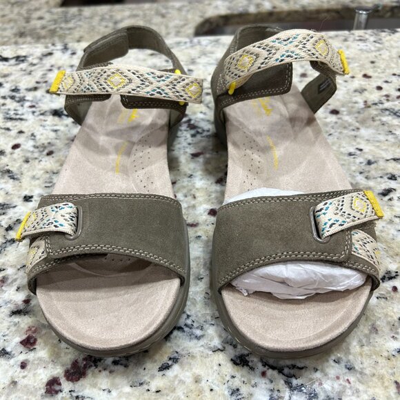 Clarks Collection Amanda Sprint Olive Suede Open Toe Slingback Sanda Size 8.5M - Picture 2 of 8